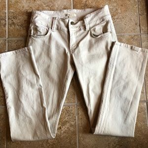 CAbi Jeans - CAbi women’s jeans 8. Tan khaki straight leg CAbi Jeans - CAbi women’s jeans 8. Tan khaki straight leg
